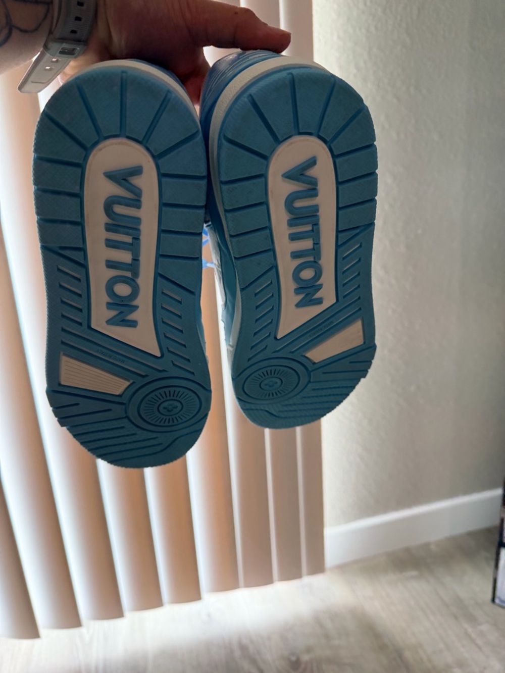 Louis Vuitton White and Sky Blue Low-Top Sneakers - Picture 7 of 7